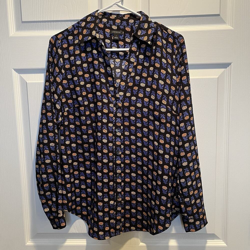Ann Taylor Floral Blouse Button Up Top Small Womens Long Sleeve Collared V-Neck